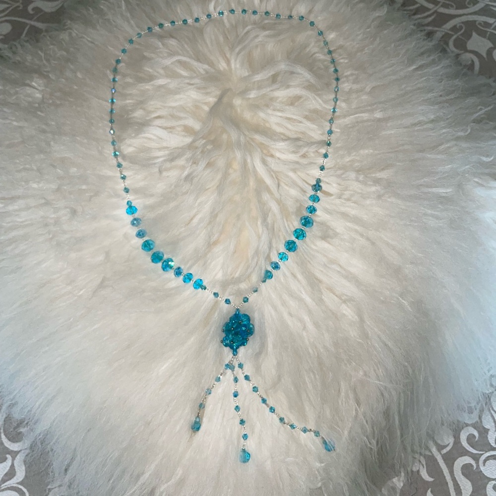 Beautiful Cristal bright blue long necklace